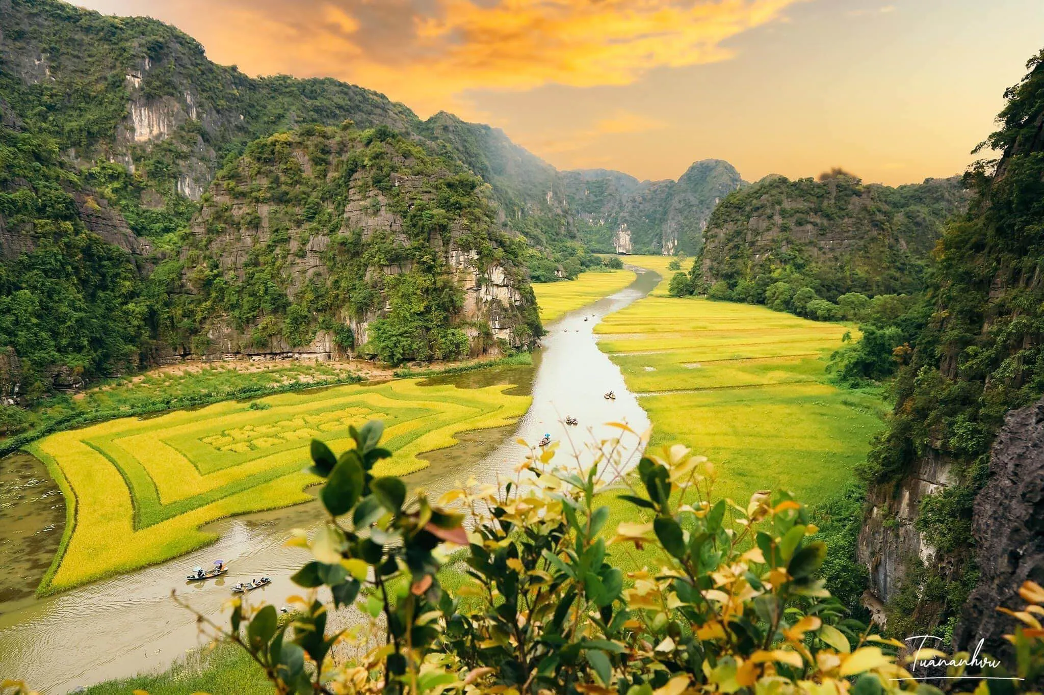 Ninh Bình nổi tiếng với nhiều địa điểm du lịch hấp dẫn du khách trong nước và quốc tế